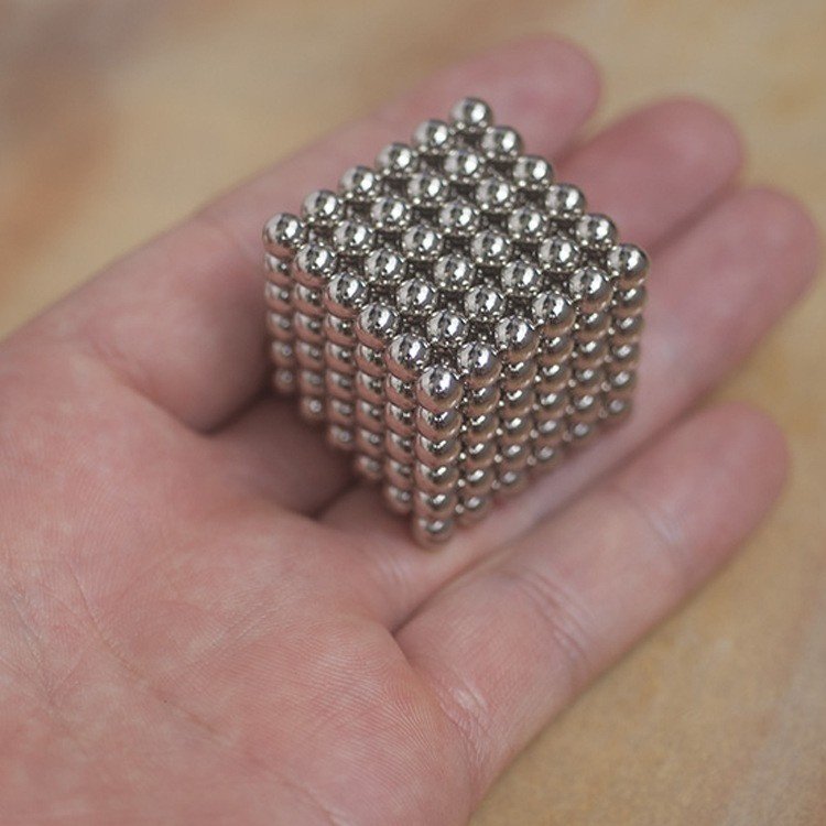 khoi-216-vien-bi-nam-cham-xep-hinh-mau-bac