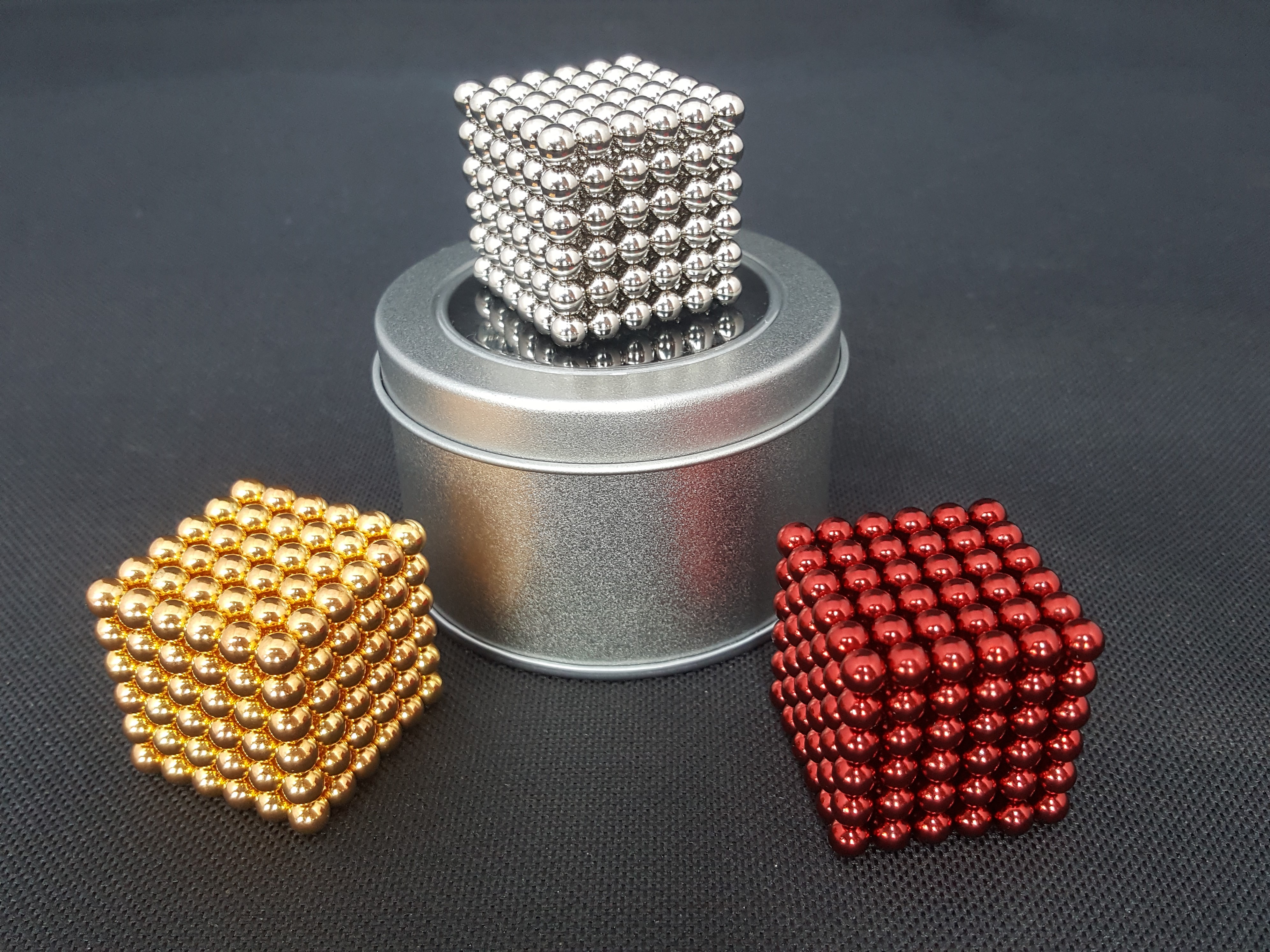 khoi-216-vien-bi-nam-cham-xep-hinh-mau-bac