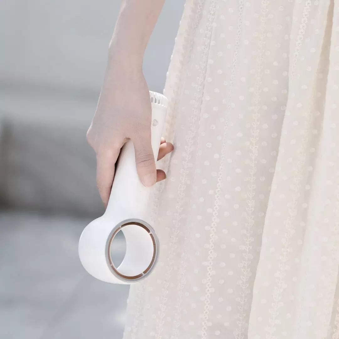 quat-cam-tay-khong-canh-mini